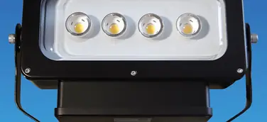 LEDs turn on the light – Brillantes, energieeffizientes LED Flutlicht Floodline von ChiliconValley