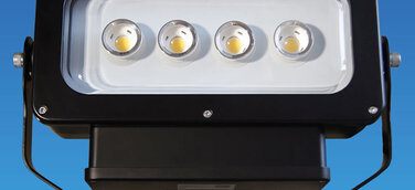 LEDs turn on the light – Brillantes, energieeffizientes LED Flutlicht Floodline von ChiliconValley