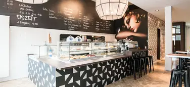Verliebt in den Tag - Ladenbauer Raumschiff entwickelt und realisiert Café 53 in der Weidenallee in Hamburg Eim