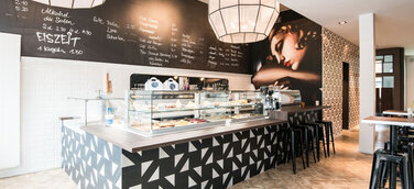 Verliebt in den Tag - Ladenbauer Raumschiff entwickelt und realisiert Café 53 in der Weidenallee in Hamburg Eim