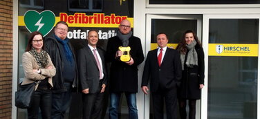 Duisburg wird herzlicher – Sören Link und Volker Haasper weihen Defibrillator-Standort im Süden der Stadt ein
