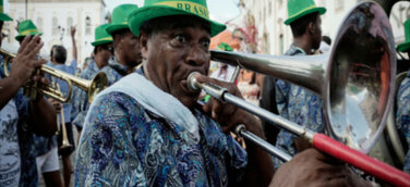 Helau und Alaaf in Brasilien - Karnevalsfeiern locken hunderttausende Touristen ins Land