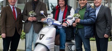 Ärztliche VerrechnungsStelle Büdingen überreichte Jubiläums-Gewinne