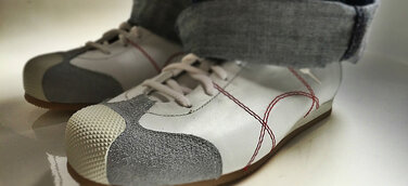 Gerade erst neu geboren und doch schon mit knapp 170jähriger Tradition: Die Sneadoxx Sneaker