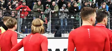 Ultras nehmen Hannover 96-Spielern die Trikots ab