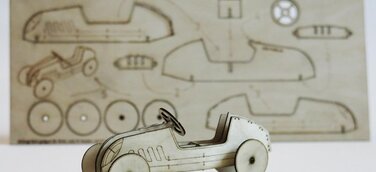 Der kleine flink - das Holz-Rutschauto für Daddys Schreibtisch