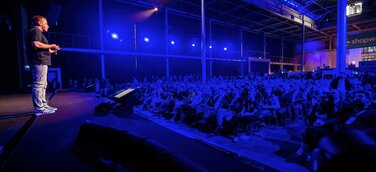 „Entfesselung“ auf dem Community Day: Shopware überrascht mit Open Source-Paukenschlag