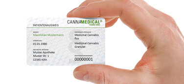 Pharmazeutischer Cannabis-Großhändler bietet Patienten den Cannamedical®-Patientenausweis an.