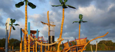 Spielwelten aus Robinienholz - SIK-Holz: neu durch GTSM Magglingen AG in der Schweiz vertreten