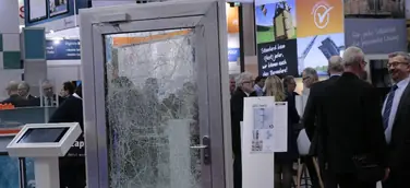 Erfolgreiche Fensterbau frontale für Dr. Hahn