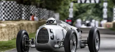 Audi Tradition im Auto Union Silberpfeil zum Silberjubiläum