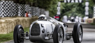 Audi Tradition im Auto Union Silberpfeil zum Silberjubiläum