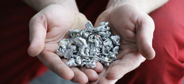 Kompakt und sicher: Hammermühle verkugelt Buntmetalle zuverlässig auch bei engen Platzverhältnissen