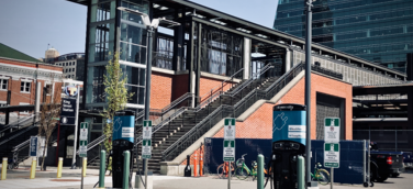 Kooperation des Smart City Unternehmens eluminocity mit Uber sorgt für Preisnachlass an den DC Ladestationen in Seattle