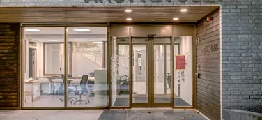 Krankenhaus verwendet orangefarbenes Licht bei der Behandlung psychiatrisch erkrankter Patienten