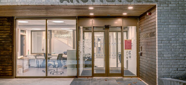 Krankenhaus verwendet orangefarbenes Licht bei der Behandlung psychiatrisch erkrankter Patienten