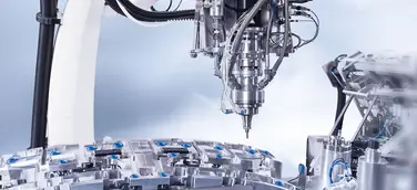 RAMPF entwickelt voll automatisierte Klebeanlage für Kfz-Außenteile