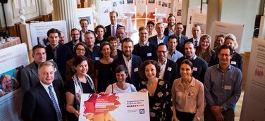 Berlins Bürgermeisterin empfängt Nummer50.de - die Internetplattform Plus WG, Senioren WG als „Ausgezeichneter Ort“ 2018