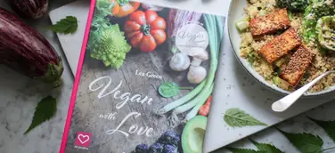 VEGAN WITH LOVE - das beliebte Kochbuch von Foodbloggerin Lea Green jetzt im GrünerSinn-Verlag