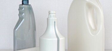 Umweltfreundliche Kunststoffflaschen aus Recyclat