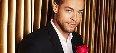 Bachelor Andrej Mangold gibt Autogramme in der Europa Passage Hamburg