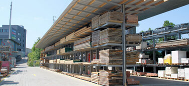 Baustoffe und Geräte effektiv lagern