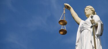 Rechtslage an der Rampe: Speditionen und Fuhrunternehmen nicht zum Entladen verpflichtet