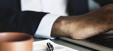 Satire trifft auf Realität - Kritik am Innovationsprogramm Logistik 2030