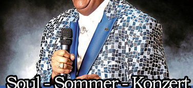 Sänger und Entertainer Keith Tynes feiert sein 55-jähriges Bühnen-Jubiläum