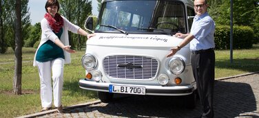 Berufliche Rehabilitation – Vorort-Beratung am weißen BARKAS in Chemnitz