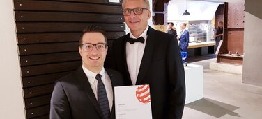 MOCOPINUS – Gewinner des Red Dot Awards 2019 für karbonisierte Holzprofile Auszeichnung für hohe Designqualität von CARBOSET10 .