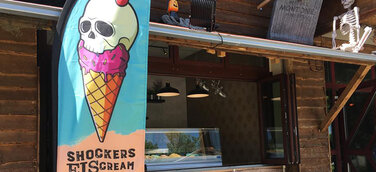 Neueröffnung: Ausgefallene Eisdiele mit Grusel-Ambiente