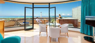 Panorama Blick mit privaten Jacuzzi: Junior Suite im MUR Hotel Faro Jandia & Spa