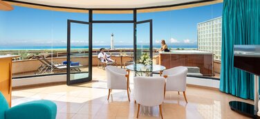 Panorama Blick mit privaten Jacuzzi: Junior Suite im MUR Hotel Faro Jandia & Spa