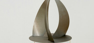 Ausstellung: Roland Phleps „DREIECKE, RÄUMLICH“ - Stahlskulpturen