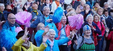 Senioren-Flashmob 2019 – Große Sause mit Theo Fitsos und 59plus