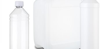 Sicher gelagert und transportiert: Gefahrgutverpackungen aus Kunststoff mit UN-Zulassung