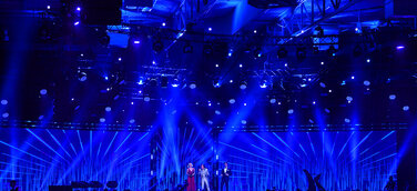 Ehrenpreis für Otto Waalkes: Chauvet Professional unterstützt Kinderlachen Gala 2019 mit 120 Scheinwerfern