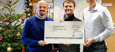 Ein Lächeln ins Gesicht zaubern: Saxess AG spendet 1000€ an den Clownsnasen e.V.