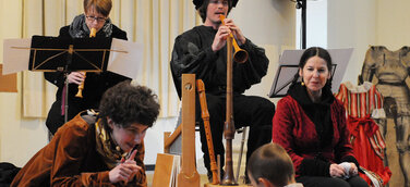 Das mini.musik Kinderkonzert „Ritterklang & Prinzessinnengesang“ führt Kinder in die höfische Zeit von Mittelalter & Barock, Gasteig München