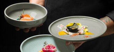 Glänzender Auftritt in neuem Farbgewand – SCHÖNWALDs SHIRO-Kollektion mit neuen Farbglasuren