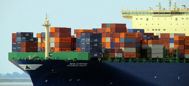 Containerschiffe fahren deutlich langsamer