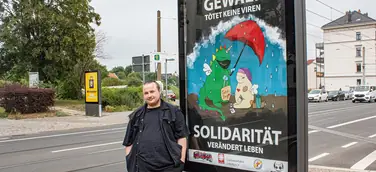Solidarität verändert Leben – Umschüler plakatiert Leipzig