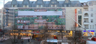 "MESH UP!" - nachhaltiger Upcycling-Wettbewerb in den Wilmersdorfer Arcaden: Aus 1.000 m² Mesh wird Design!