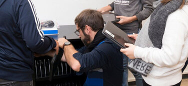 Corona-Hilfe 2: Endgeräteverleih stellt Schulen vor neue Herausforderungen