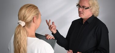 Ist die Mitarbeiterbindung durch sinnstiftende Arbeit nur ein Taschenspielertrick?