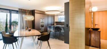 Neuheiten von Reichert Holztechnik mit Echtmetall-Effekten.