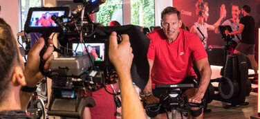 Ralf Moeller holt für clever fit die 40-Jährigen vom Sofa