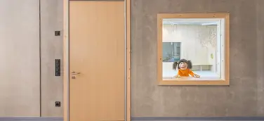 Nachhaltige Kombination – Fingerschutztüren mit Holzzargen