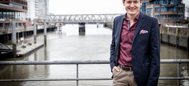 Mit der HOOU auf dem heimischen Sofa für die Zukunft lernen.